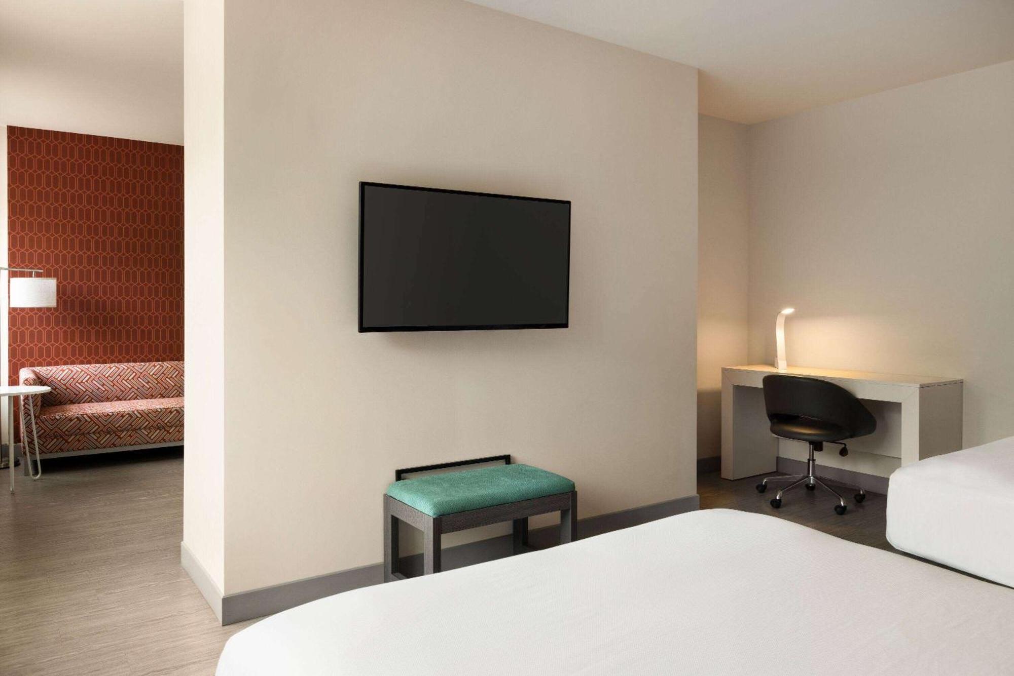 The Orbit Hotel, Trademark Collection By Wyndham Fairview Park ภายนอก รูปภาพ