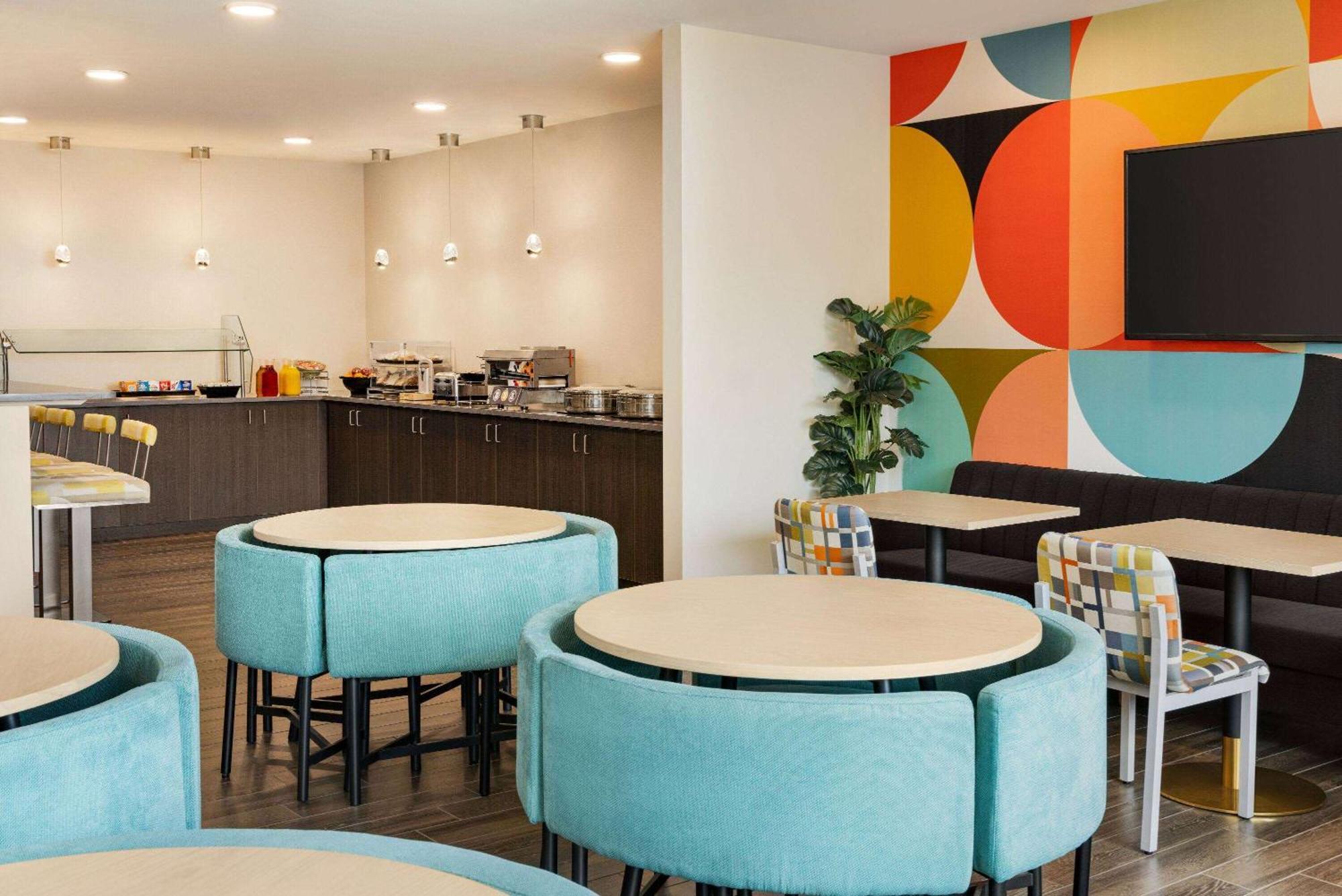 The Orbit Hotel, Trademark Collection By Wyndham Fairview Park ภายนอก รูปภาพ